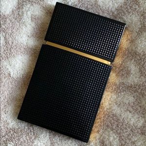 Elizabeth and James Black Nirvana Purfume